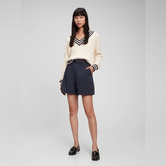 NWT! GAP Navy High Rise Pleated Khaki Shorts with Washwell - Multiple🩵 - Picture 2 of 3